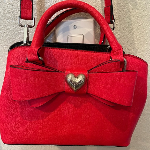 Betsey Johnson Red Heart Bow Purse Handbag Small 7.5”H, 10”L, 4”D Like New! - Picture 10 of 10